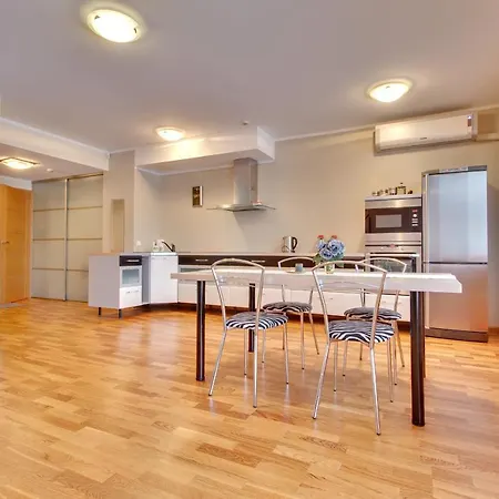 Daily Apartments- Viru Sunny Studio With Balcony * Ταλίν