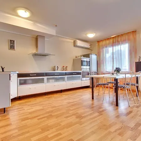 Daily Apartments- Viru Sunny Studio With Balcony タリン