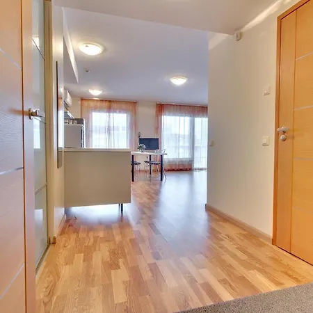 Daily Apartments- Viru Sunny Studio With Balcony Apartamento Tallin